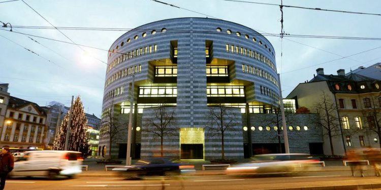 Financial watchdog calls for stricter rules in bond and DeFi markets
