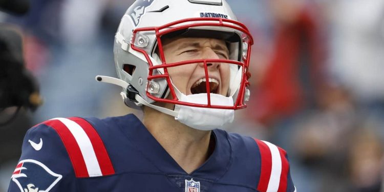 NFL Quarterback Mac Jones Gifts Bitcoin to His Patriots Teammates for Christmas