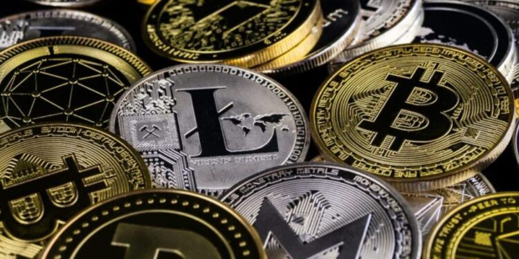 Bitcoin vs Altcoin: Similarities and Differences Explained