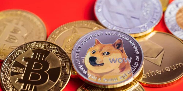 Altcoin season imminent? Bitcoin dominance drops to 4-year low despite BTC reclaiming $21k